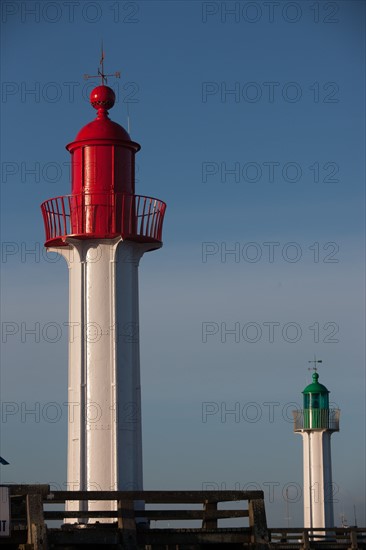 France, region Basse Normandie, Calvados, Cote fleurie, Trouville-sur-Mer, plage, jetee, estacade, phare, mer