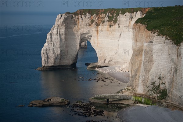 France, region Haute Normandie, Seine Maritime, pays des hautes falaises, Etretat, falaise d'aval, la manneporte