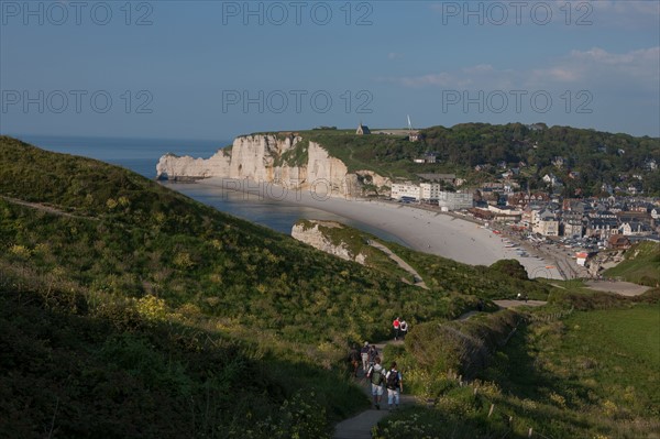 France, region Haute Normandie, Seine Maritime, pays des hautes falaises, Etretat, falaise d'aval,