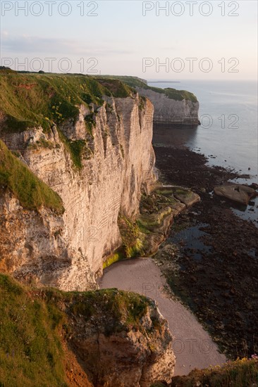 France, region Haute Normandie, Seine Maritime, pays des hautes falaises, Etretat, falaise d'aval,