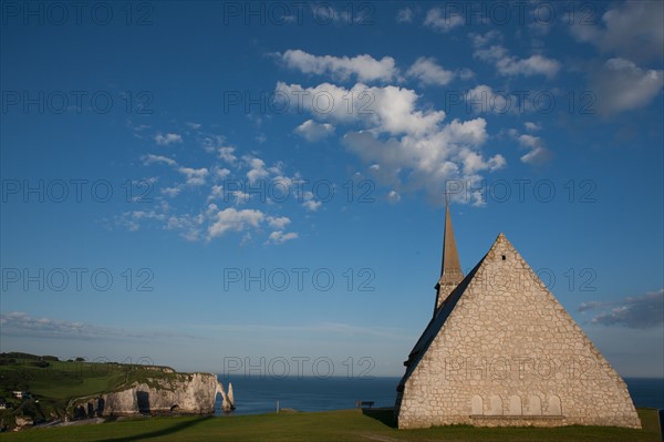 France, region Haute Normandie, Seine Maritime, pays des hautes falaises, Etretat, falaise d'amont, musee Nungesser et Coli, fleche,