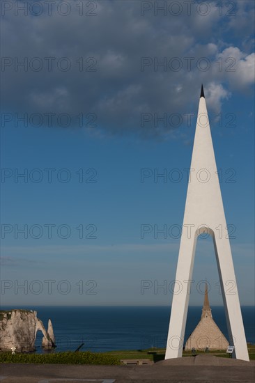 France, region Haute Normandie, Seine Maritime, pays des hautes falaises, Etretat, falaise d'amont, musee Nungesser et Coli, fleche,