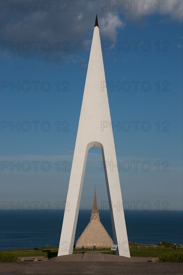 France, region Haute Normandie, Seine Maritime, pays des hautes falaises, Etretat, falaise d'amont, musee Nungesser et Coli, fleche,