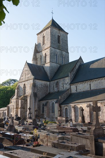 France, region Haute Normandie, Seine Maritime, pays des hautes falaises, Etretat, cimetiere, eglise,