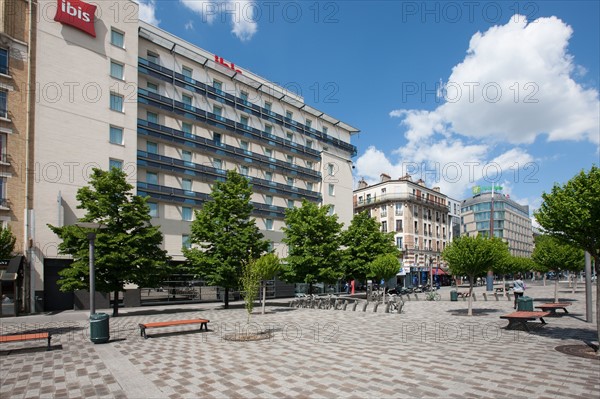 France, Ile de France, Hauts-de-Seine, ville de Clichy-la-Garenne, place des Nations Unies, hotels, Holiday Inn, Ibis,
Mention obligatoire : CRT PIdF