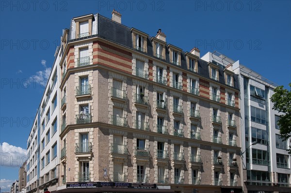 France, Ile de France, Hauts-de-Seine, ville de Clichy-la-Garenne, rue Henri Barbusse et rue Casteres, batiments,
Copyright notice: CRT PIdF
