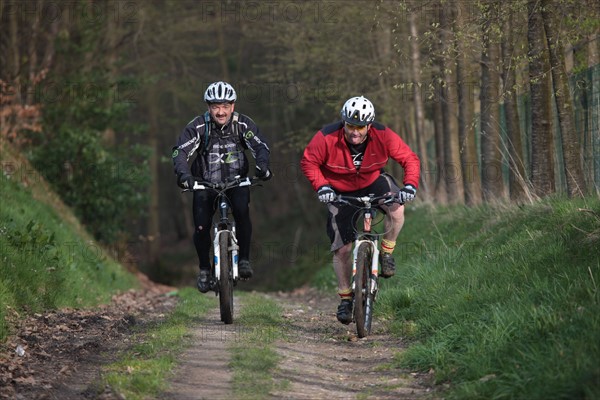 France, Haute Normandie, Seine Maritime, Abbaye du Valasse, journee des sports, randonnee, equitation, attelage et vtt, 30 mars 2014,