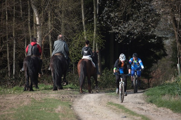 France, Haute Normandie, Seine Maritime, Abbaye du Valasse, journee des sports, randonnee, equitation, attelage et vtt, 30 mars 2014,