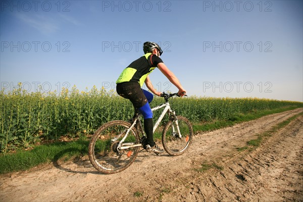 France, Haute Normandie, Seine Maritime, Abbaye du Valasse, journee des sports, randonnee, equitation, attelage et vtt, 30 mars 2014,