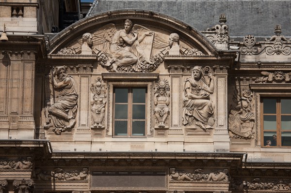 France, Ile de France, Paris 1er arrondissement, musee du Louvre, Cour Carree, aile Lemercier, fronton, detail, sculpture, bas relief, haut relief,