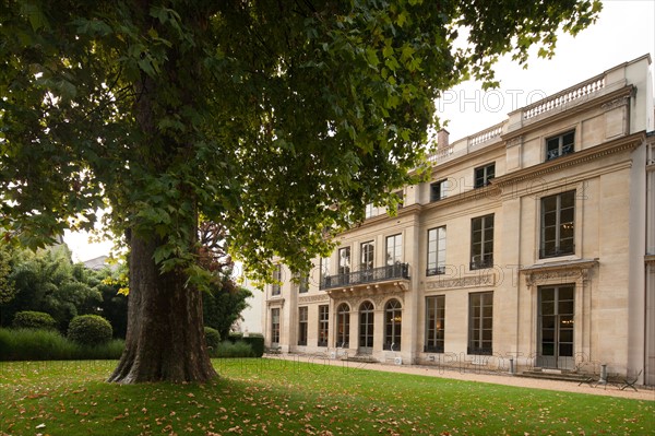 France, Ile de France, Paris 7e arrondissement, 54 rue de Bellechasse, Hotel de Rochechouart, ministere de l'Education Nationale, facade sur jardin,