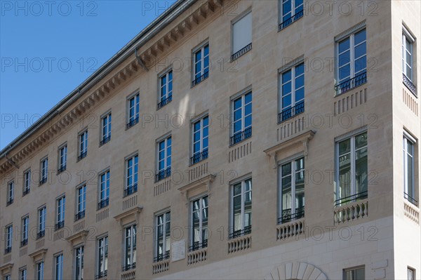 France, Ile de France, Paris 9e arrondissement, immeuble 2 rue de la Chaussee d'Antin, Immeuble Rossini, architecte Nicolas-Jacques-Antoine Vestier, immeuble de bureaux, facade, facadisme, renovation,