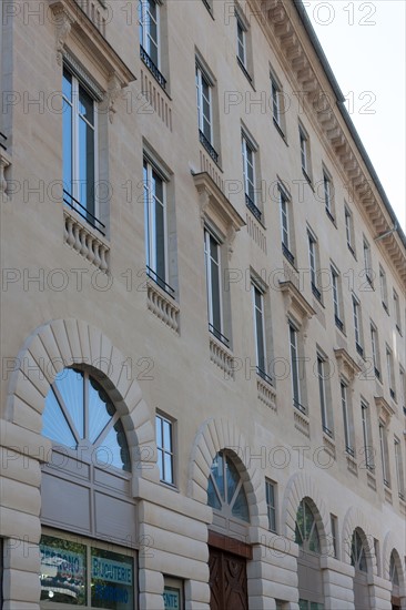 France, Ile de France, Paris 9e arrondissement, immeuble 2 rue de la Chaussee d'Antin, Immeuble Rossini, architecte Nicolas-Jacques-Antoine Vestier, immeuble de bureaux, facade, facadisme, renovation,