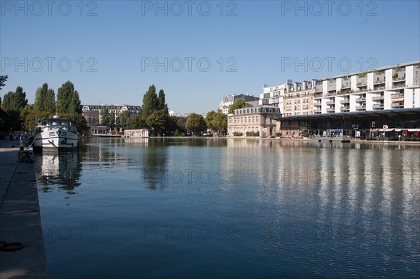 France, Ile de France, Paris, 19e arrondissement, bassin de la Villette, rotonde, architecte Claude-Nicolas Ledoux, pavillon d'octroi, ancienne barriere de Paris, metro Stalingrad, cinema mk2,