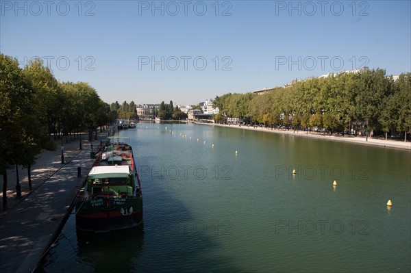 France, Ile de France, Paris, 19e arrondissement, bassin de la Villette, rotonde, architecte Claude-Nicolas Ledoux, pavillon d'octroi, ancienne barriere de Paris, metro Stalingrad, cinema mk2,