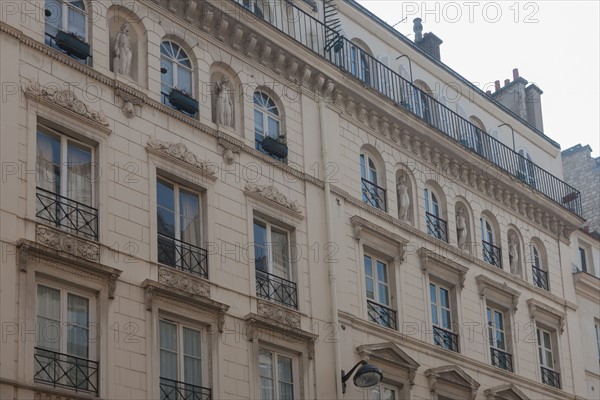 France, Ile de France, Paris 7e arrondissement, 81 rue du Bac, immeuble de rapport, 19e siecle,