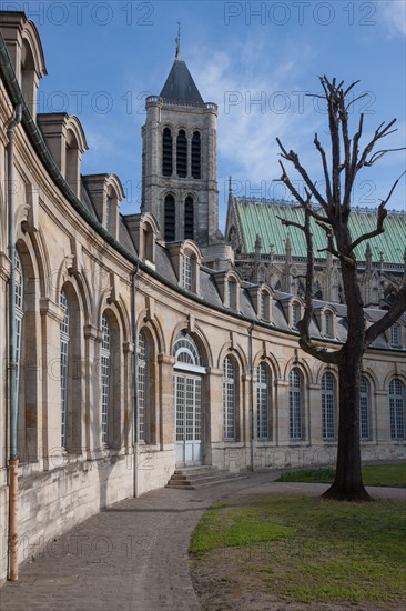 France, Ile de France, Seine Saint Denis, Saint Denis, maison d'education de la Legion d'Honneur, cour d'honneur, basilique a l'arriere plan,