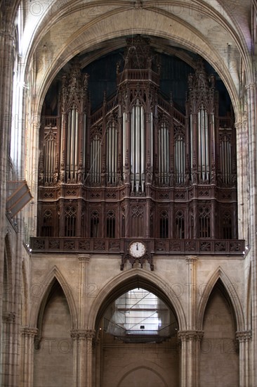 France, Ile de France, Seine Saint Denis, basilique de Saint-Denis, necropole des rois de France, nef, buffet d'orgue et tribune,