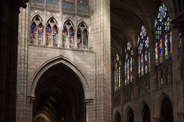 France, Ile de France, Seine Saint Denis, basilique de Saint-Denis, necropole des rois de France, nef, transept, vitraux,