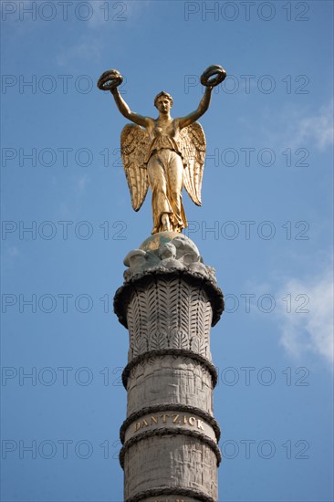 France, Ile de France, Paris 1er arrondissement, place du Chatelet, Fontaine du Palmier, sculpture, Victoire alliee, sculpteur Louis-Simon Boizot