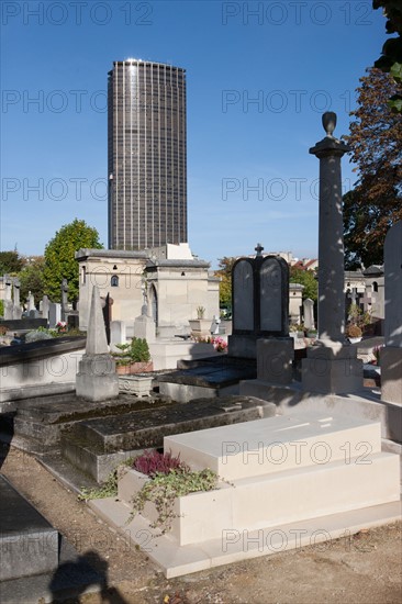 France, Ile de France, Paris 14e arrondissement, cimetiere du Montparnasse, Tour Montparnasse, sepultures, croix, tombes,