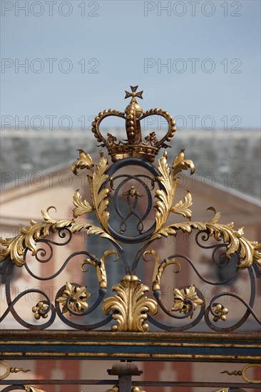 France, Ile de France, Val de Marne, Boissy Saint Leger, centre de Grosbois, grille du chateau de Grosbois et chiffre de Wagram sur la grille,