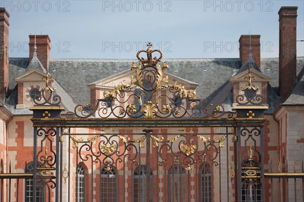 France, Ile de France, Val de Marne, Boissy Saint Leger, centre de Grosbois, grille du chateau de Grosbois et chiffre de Wagram sur la grille,