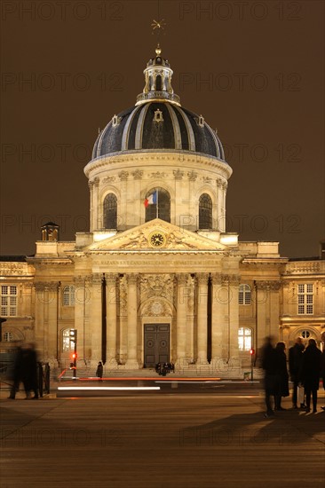 France, Ile de France, Paris 6e arrondissement, quai de Conti et pont des Arts, Institut de France, coupole, Academie Française, Collège des Quatre-Nations,