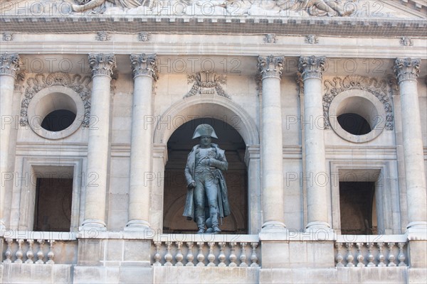 France, Ile de France, Paris 7e arrondissement, cour des Invalides, statue de Napoleon 1er, sculpteur Charles Emile Marie Seurre, 1833, bronze,