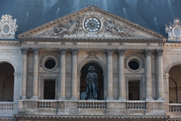 France, Ile de France, Paris 7e arrondissement, cour des Invalides, statue de Napoleon 1er, sculpteur Charles Emile Marie Seurre, 1833, bronze,