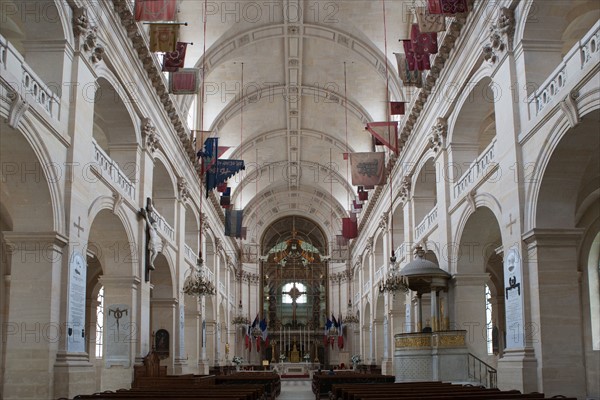 France, Ile de France, Paris 7e arrondissement, cathedrale Saint Louis des Invalides, nef avec drapeaux pris a l'ennemi par les troupes de Napoleon 1er,