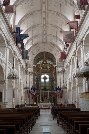 France, Ile de France, Paris 7e arrondissement, cathedrale Saint Louis des Invalides, nef avec drapeaux pris a l'ennemi par les troupes de Napoleon 1er,