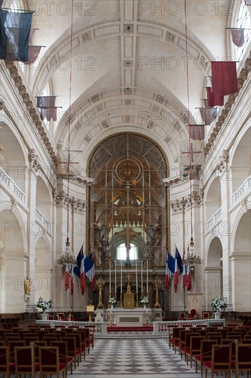 France, Ile de France, Paris 7e arrondissement, cathedrale Saint Louis des Invalides, nef avec drapeaux pris a l'ennemi par les troupes de Napoleon 1er,