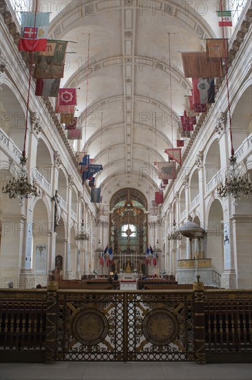 France, Ile de France, Paris 7e arrondissement, cathedrale Saint Louis des Invalides, nef avec drapeaux pris a l'ennemi par les troupes de Napoleon 1er,