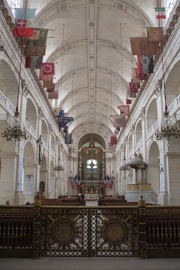 France, Ile de France, Paris 7e arrondissement, cathedrale Saint Louis des Invalides, nef avec drapeaux pris a l'ennemi par les troupes de Napoleon 1er,