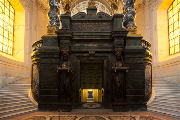 France, Ile de France, Paris 7e arrondissement, Dome des Invalides, tombeau de Napoleon 1er, sepulture, entree de la crypte,