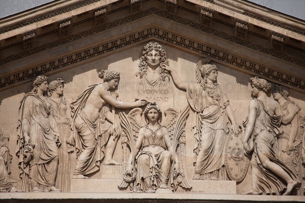 France, Ile de France, Paris 1er arrondissement, musee du Louvre, colonnade du Louvre, architecte Claude Perrault, detail portail, Napoleon 1er, relief,