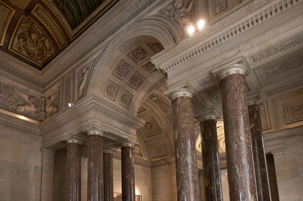 France, Ile de France, Paris 1er arrondissement, musee du Louvre, aile Denon, salle Percier et Fontaine, ancien escalier dessine par Percier et Fontaine dont il ne reste que les colonnes,