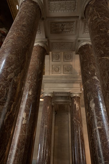 France, Ile de France, Paris 1er arrondissement, musee du Louvre, aile Denon, salle Percier et Fontaine, ancien escalier dessine par Percier et Fontaine dont il ne reste que les colonnes,