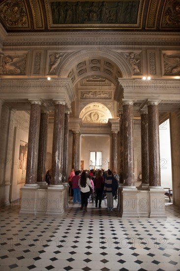 France, Ile de France, Paris 1er arrondissement, musee du Louvre, aile Denon, salle Percier et Fontaine, ancien escalier dessine par Percier et Fontaine dont il ne reste que les colonnes,