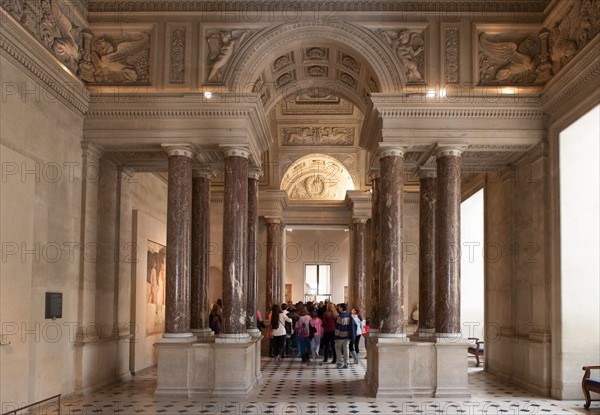 France, Ile de France, Paris 1er arrondissement, musee du Louvre, aile Denon, salle Percier et Fontaine, ancien escalier dessine par Percier et Fontaine dont il ne reste que les colonnes,