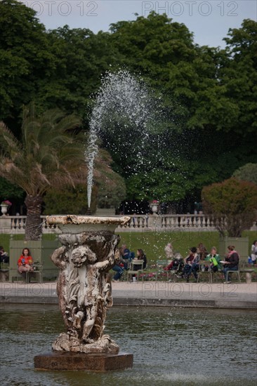 France, Ile de France, Paris 6e arrondissement, Jardin du Luxembourg, Palais du Senat, bassin central, fontaine, eau, sculpture,