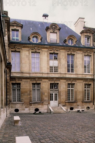 France, Ile de France, Paris 5e arrondissement, 47 quai des Tournelles, Hotel Miramion, ancien musee de la Medecine, desormais propriete privee, facade sur cour,