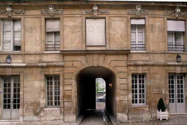 France, Ile de France, Paris 5e arrondissement, 47 quai des Tournelles, Hotel Miramion, ancien musee de la Medecine, desormais propriete privee, facade sur cour,