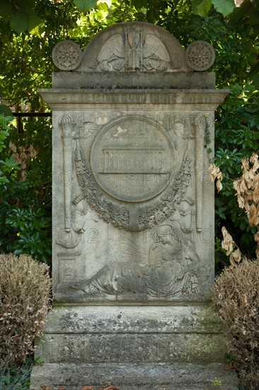 France, Ile de France, Paris 20e arrondissement, cimetiere du Pere Lachaise, 11e division, tombe d'Alexandre Theodore Brongniart, architecte du Palais de la Bourse a Paris.