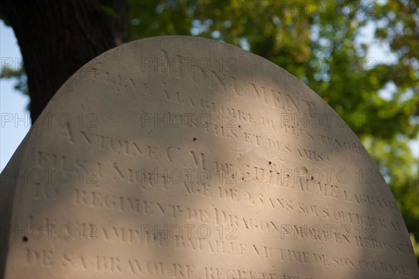 France, Ile de France, Paris 20e arrondissement, cimetiere du Pere Lachaise, sepulture, 29e division, cenotaphe du Dragon Antoine de Guillaume-Lagrange erige en 1809, tombe du Dragon,