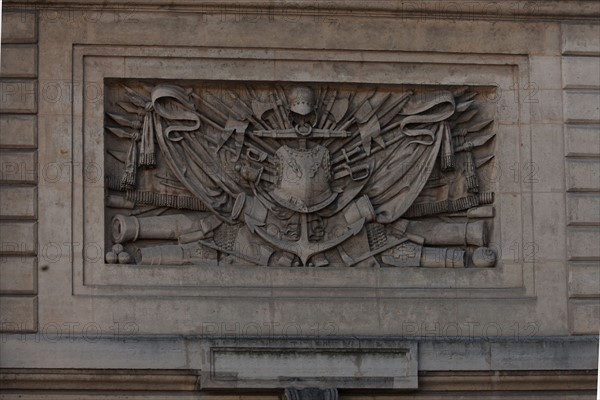 France, Ile de France, Paris 5e arrondissement, rue Descartes, rue de la Montagne Sainte-Genevieve, detail du fonton de l'ancienne Ecole Polytechnique, bas relief, sculpture,