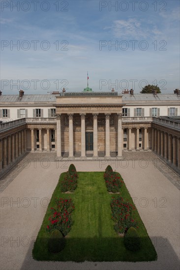 France, Ile de France, Paris 7e arrondissement, Hotel de Salm, rue de Lille, Grande Chancellerie de la Legion d'Honneur, Palais de la Legion d'Honneur, Musee, architecte Pierre Rousseau, colonnade, cour d'honneur