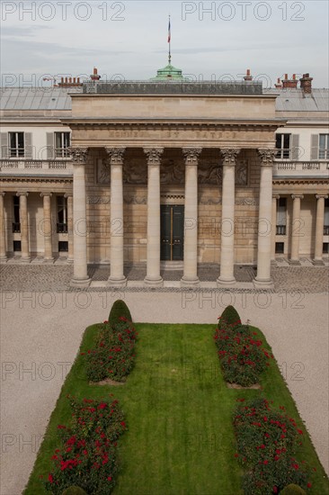 France, Ile de France, Paris 7e arrondissement, Hotel de Salm, rue de Lille, Grande Chancellerie de la Legion d'Honneur, Palais de la Legion d'Honneur, Musee, architecte Pierre Rousseau, colonnade, cour d'honneur