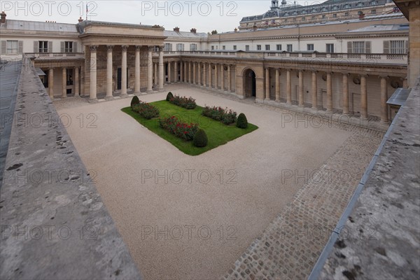 France, Ile de France, Paris 7e arrondissement, Hotel de Salm, rue de Lille, Grande Chancellerie de la Legion d'Honneur, Palais de la Legion d'Honneur, Musee, architecte Pierre Rousseau, colonnade, cour d'honneur